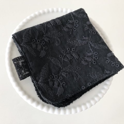 刺繍ハンドタオル　ブラックリリー柄