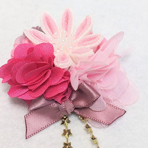 【1点のみ】ピンク系つまみ細工とお花のヘアアクセサリー（ゴールドハートさがり）
