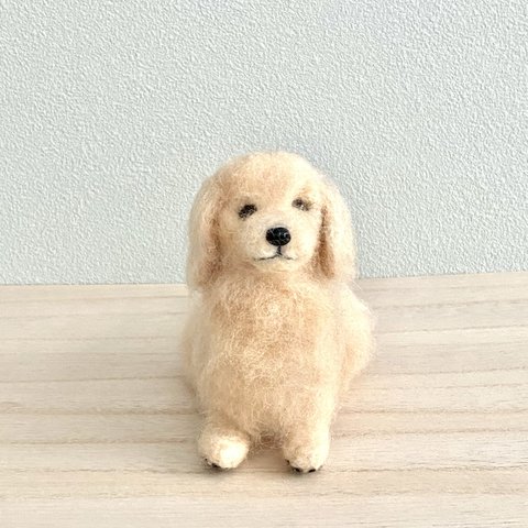 羊毛フェルトのちょこっとおすわりダックスフンド　子犬ぬいぐるみ