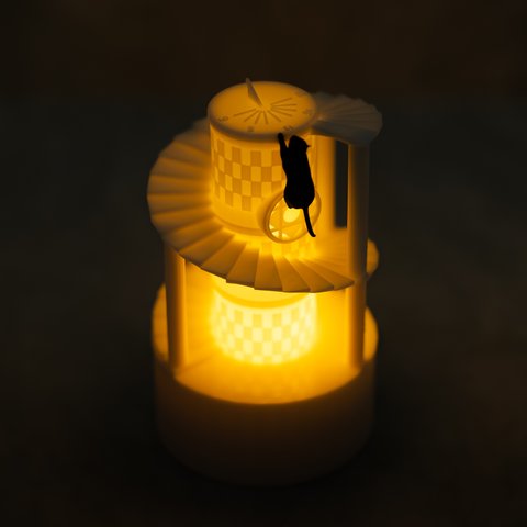 「猫町」のランプ ：日時計の塔 - 3DプリントのLEDキャンドルカバー 【特集掲載】