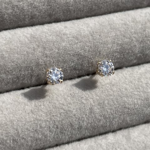 奇跡の一粒。moissanite ... pierce  or earring.