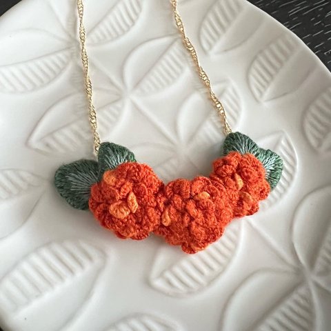 🧡金木犀風デザイン刺繍ネックレス【立体刺繍】