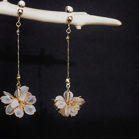  [春季限定]－耳飾り－　桜の花手毬