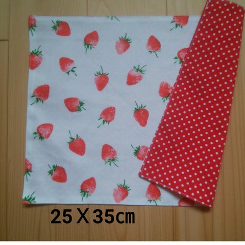 再販😺いちご🍓ランチョンマット25X35㎝🍓リバーシブル仕様