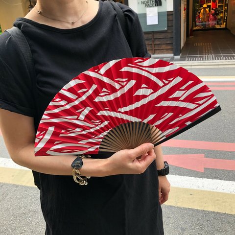 夏扇子 MOYA × 山武扇舗「靄(もや)」赤 扇子袋付