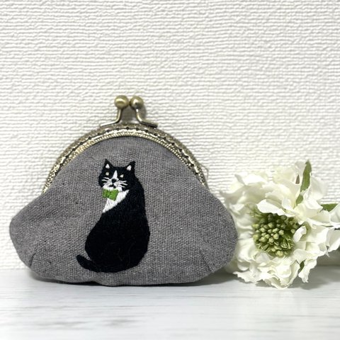 がま口　手刺繍ハチワレさん