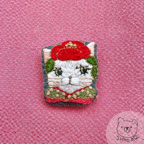 椿猫＊刺繍ブローチ