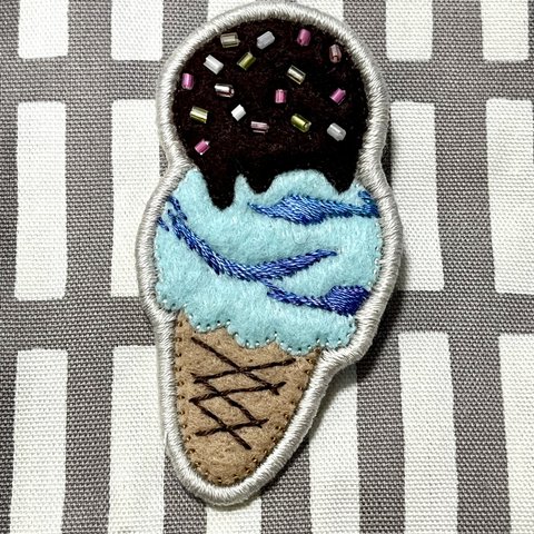 アイスクリームの刺繍ブローチ(6)