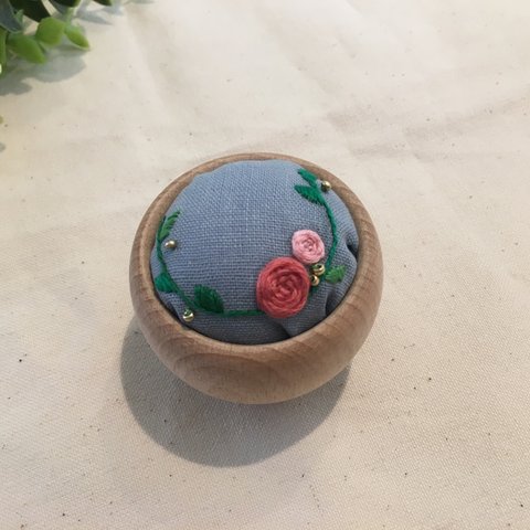 刺繍の針山　No.9