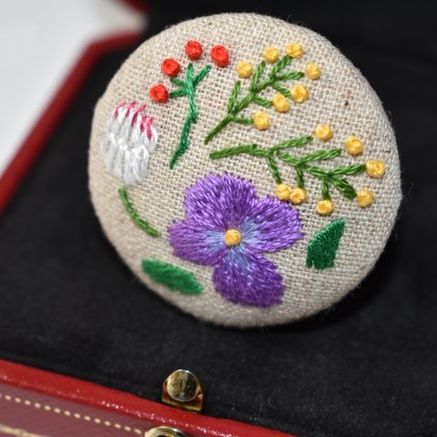 ビオラとお花たち 刺繍ブローチ