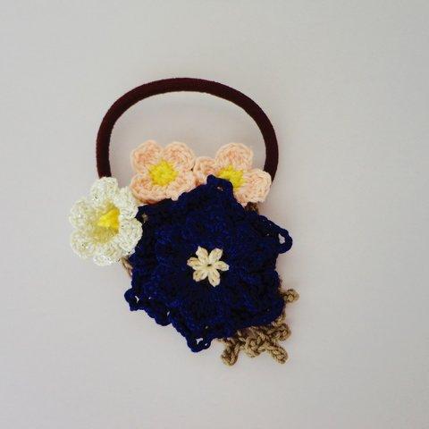 ∵値下げしました∵ネイビー(紺)のお花のヘアゴム