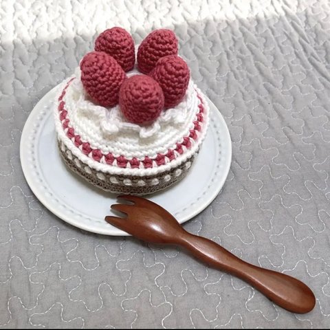 ハンドメイド　編みぐるみ　ケーキ