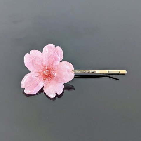 Early bloom. 本物のお花　こだわりのお花で仕上げる桜の髪飾り／ヘアピン／ヘアアクセサリー　早咲きピンク