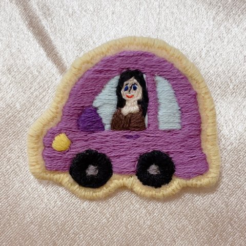 刺繍ブローチ　モナリザ「ドライブ🚗」💜