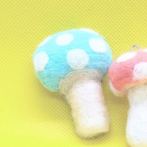 【SALE】アウトレット　秋の収穫祭・キノコのブローチ♪羊毛フェルト