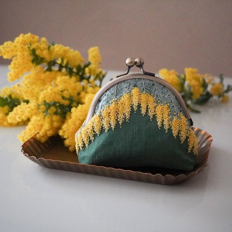 ミモザのトンネル手刺繍がま口