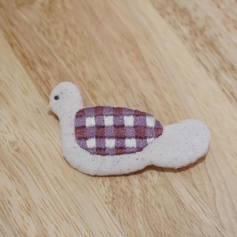 鳥 ギンガムチェック パープル  刺繍 ブローチ  かわいい お洒落 ワンポイント  贈り物 プレゼント ラッピング対応