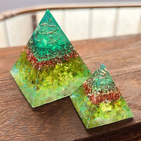 【お得な大小セット】ピラミッド型オルゴナイト ペリドット