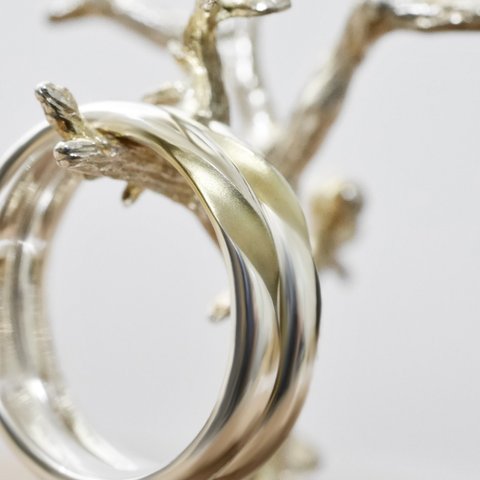 『hᎥka✧ɾᎥ』光の結婚指輪 マリッジリング プラチナ or ゴールド ペアリング 2本セット (ベースつや消しマット)  ブライダル 結婚指輪のオーロ