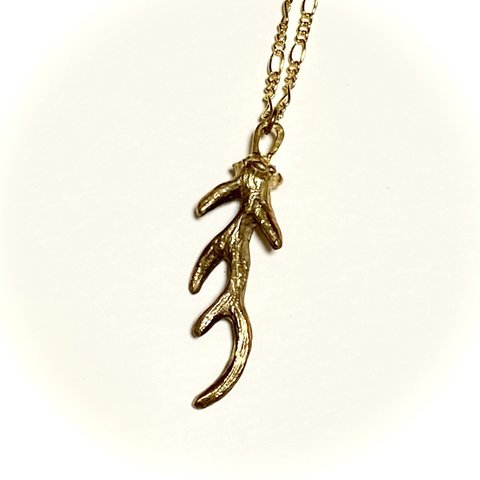 鹿の角モチーフのネックレス(S)／真鍮製