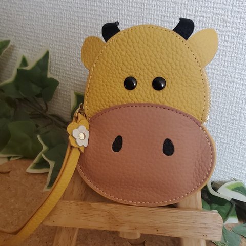 新品　大人気　本革仕様　ウシさん小銭入れコインケース　牛ミニ財布　イエロー