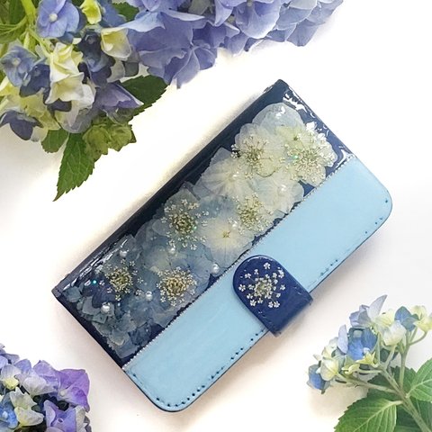 H.K様オーダー分  手帳型  そこに紫陽花が咲いてるようなブルーの押し花紫陽花＆レースフラワーのスマホケース