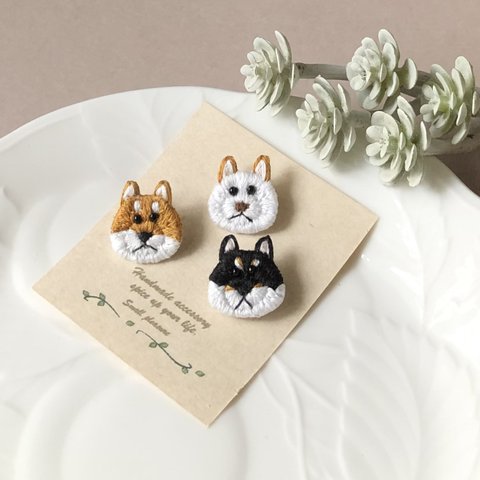 小さな柴犬の刺繍ピアス/イヤリング