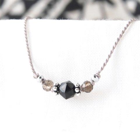 Petite Short Necklace（モリオン×スモーキークォーツ）