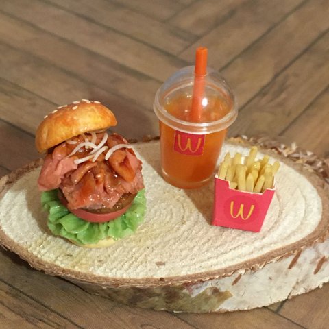 ミニチュア　ローストビーフバーガーセット☆野菜ジュース☆ブライス  リカちゃん シルバニア 