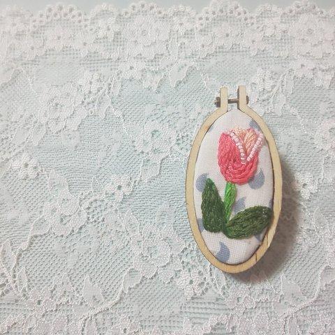 チューリップ刺繍※刺繍枠ブローチ