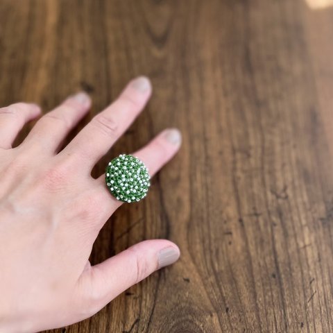 丸いきらきらリング　指輪　ビーズ＆かぎ針編み　グリーン