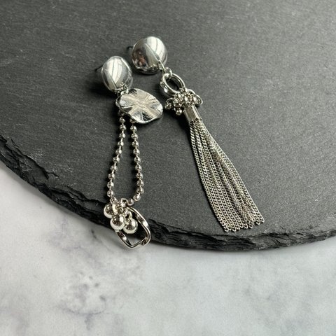 silver×chain タッセル　ピアス　アシンメトリーピアス