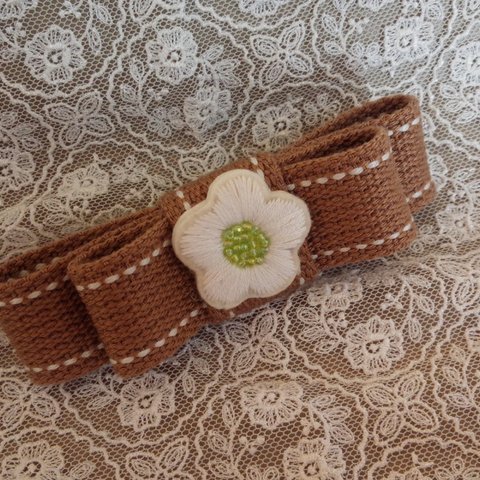 お花の刺繍バレッタ＊beige