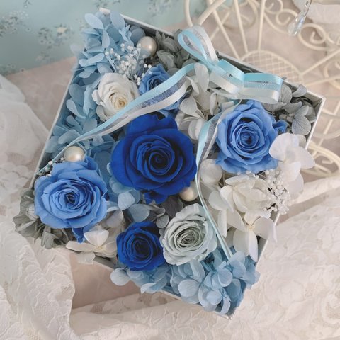 プリザーブドフラワー ボックスアレンジ 白×ブルー×グレー　大人シックなサムシングブルー 結婚祝い　誕生日　ギフト
