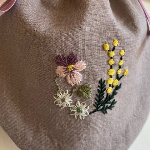 刺繍の丸底ポーチ☆ミモザとパンジー