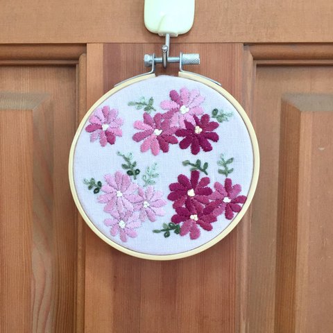 〈ピンクの花〉刺繍フレーム