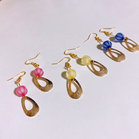 ピアス ビー玉 