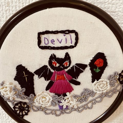 刺繍枠飾り　devil cute