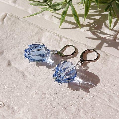 ガラスの花  水月鏡花ピアス✨薄ブルー《受注制作》
