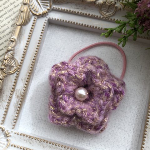編み花のヘアゴム(ピンクモヘア)