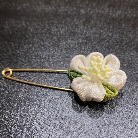 お茶の花 つまみ細工 ストールピン