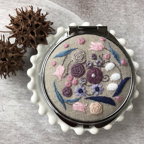 刺繍コンパクトミラー