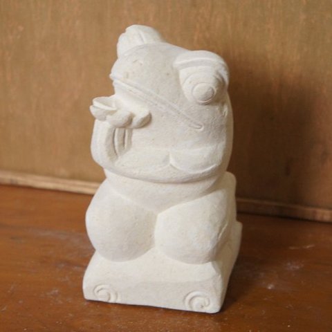 パラス石 石彫り バリ島 アジアン オブジェ 置物 カエル 15cm (プルメリア右)