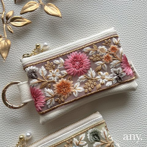 過去作品✨sold🙇🏻‍♀️再販10！インド刺繍リボンポーチ classy pink 🤍カードケース💳 フェイクレザー カラビナポーチ