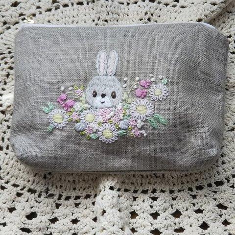 🌼うさぎと花の刺繍のリネンポーチ🌼