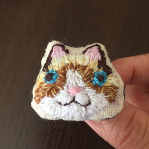 ラグドール 猫の刺繍ブローチ 