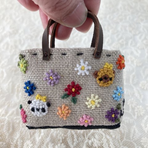 ミニミニバッグのバッグチャーム　花・ぱんだ・くまのつぶつぶ刺繍