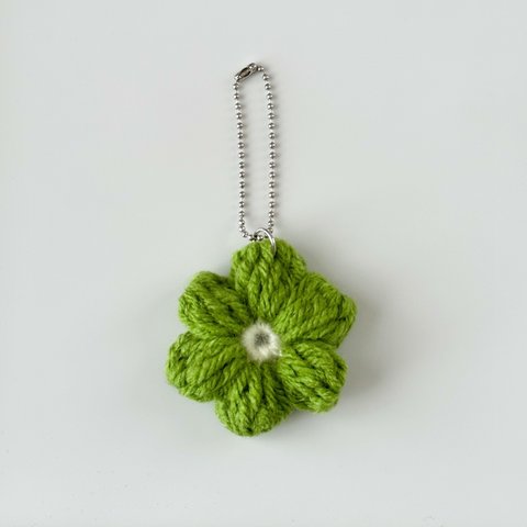 crochet flower keychain green / かぎ針編み フラワー キーホルダー グリーン