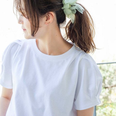 華奢な肩がつくれるパフスリーブの接触冷感Tシャツ｜リリィ