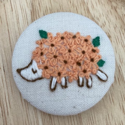 はりねずみの刺繍ブローチ【金木犀】